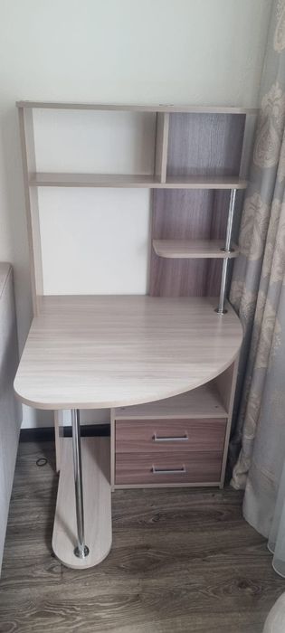 Продам стол ученический, компьютерный