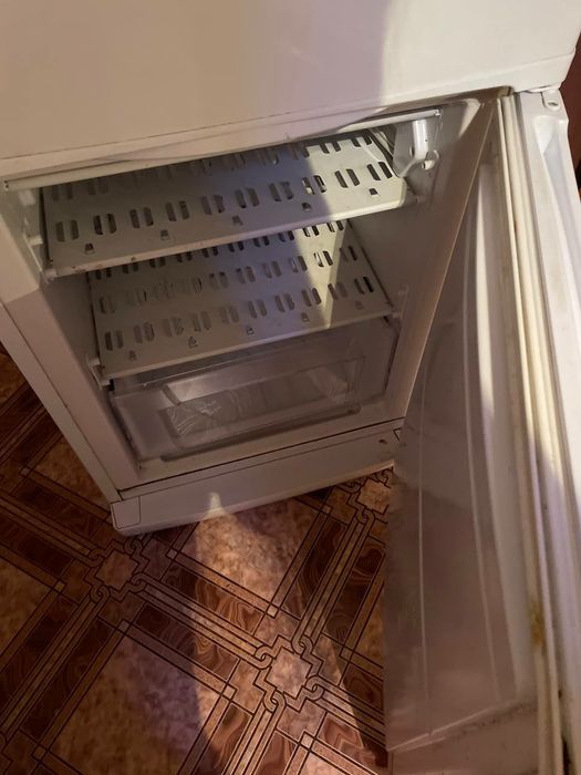 Продам не рабочий холодильник