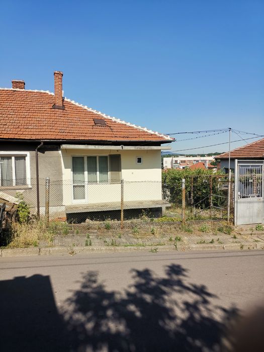 Гр Елхово къща продава