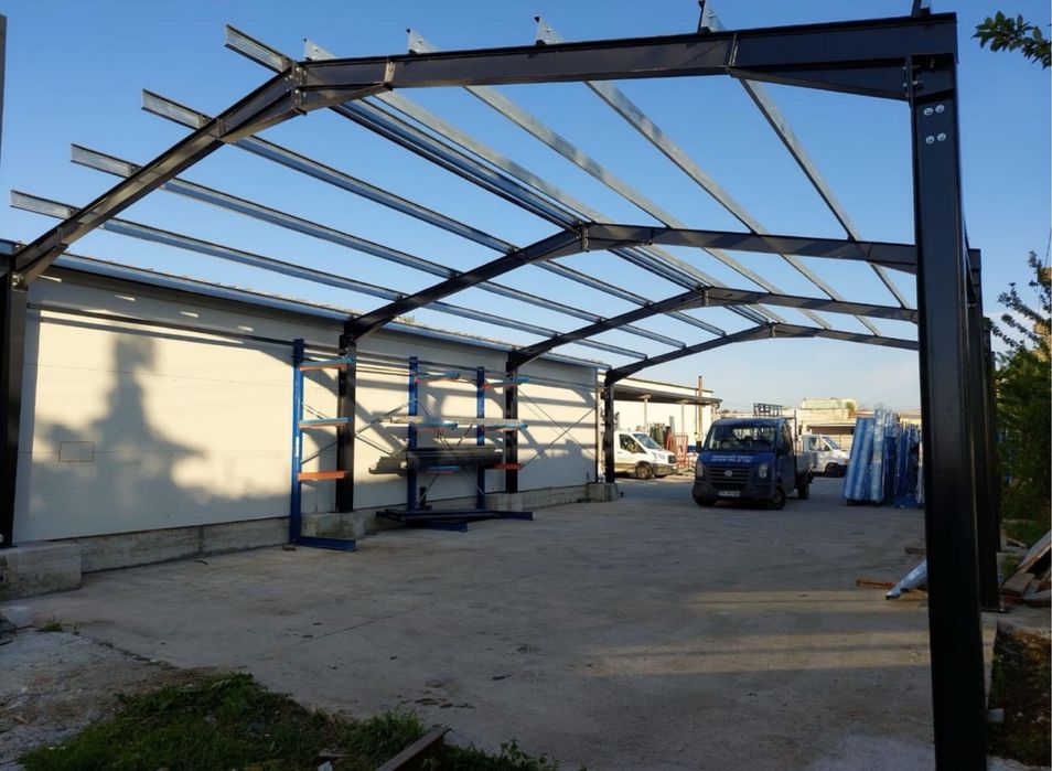 Vand Hala Metalica cu panouri sandwich completa