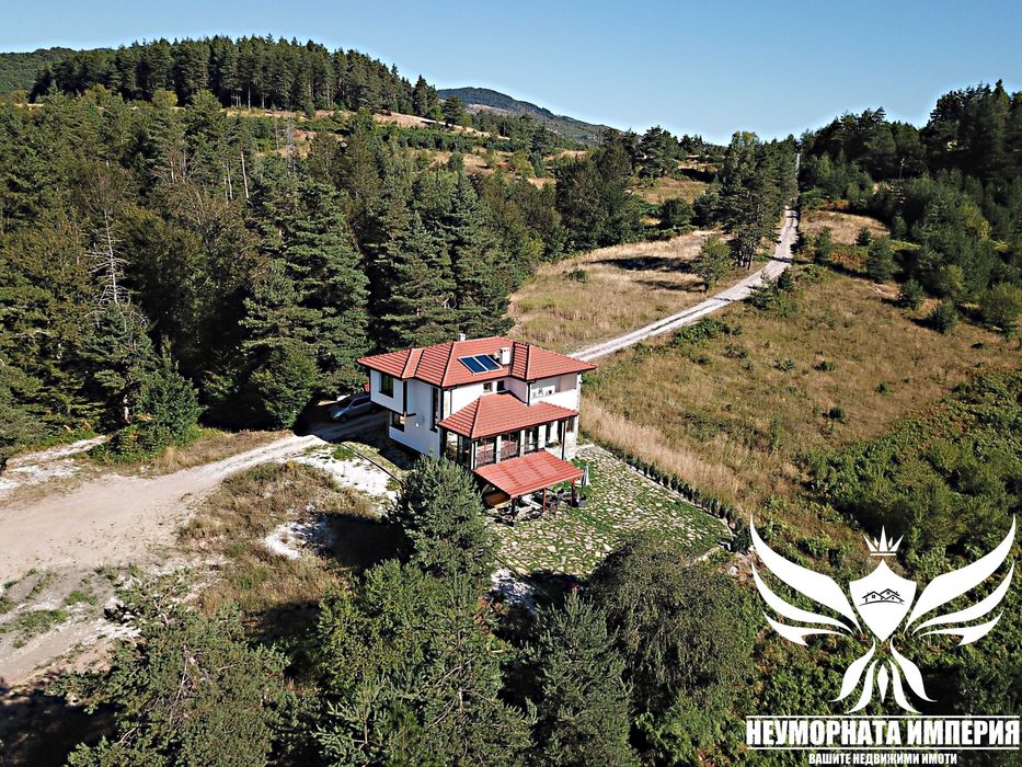 Под наем двуетажна къща за гости в село Мостово обл.Пловдив