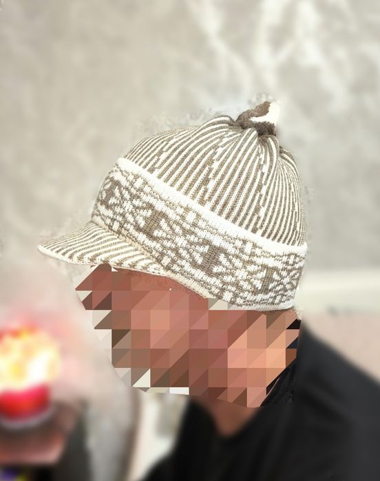 шапка с козырьком