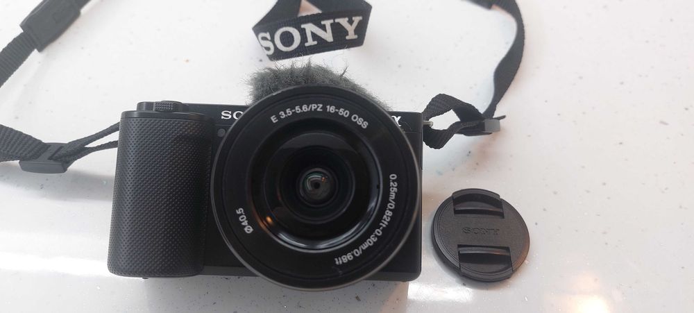 SONY ZV -E10 4k видео и фото камера в оригиналната си опаковка