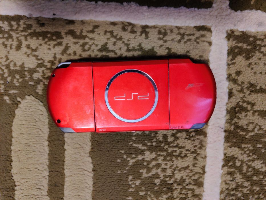 PSP-3000 Crimson Red – pentru reparație sau piese