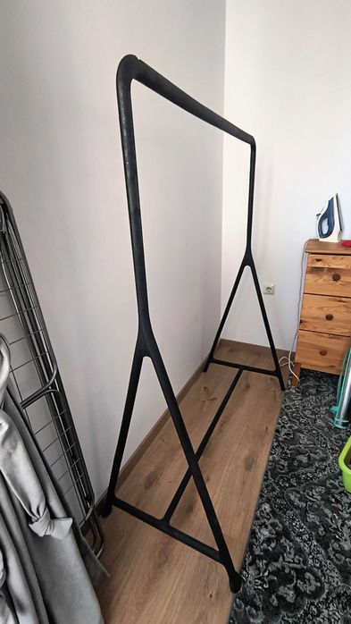 Стойка за закачане на дрехи