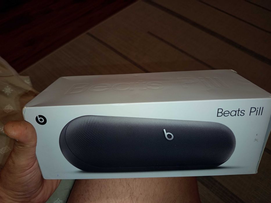 Apple Beats Pill + /BeatsByDr.Dre/