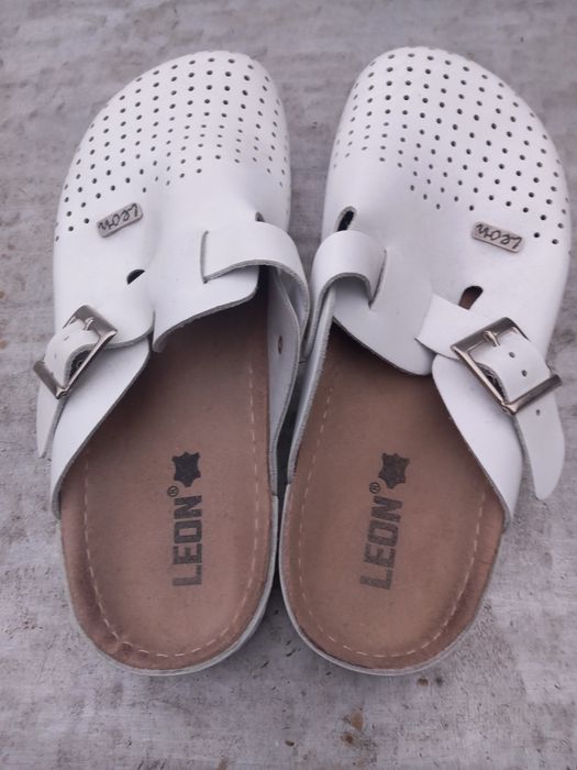 Vând  papuci de spital, bucatar