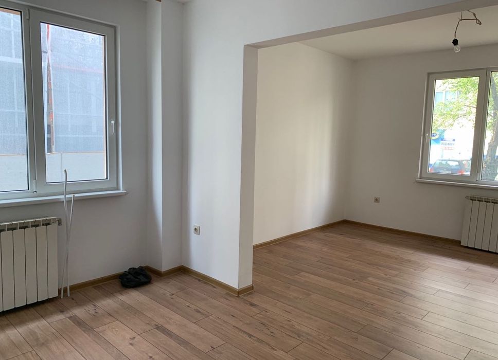 Дава под наем офис+2 гаража