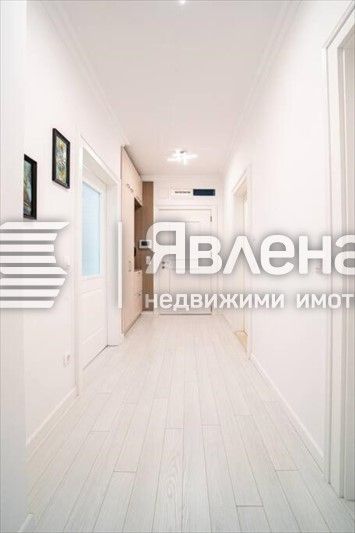 Продава се Двустаен апартамент в Варна, Център - 86 кв.м за 3721 €/кв.м - Снимка #4