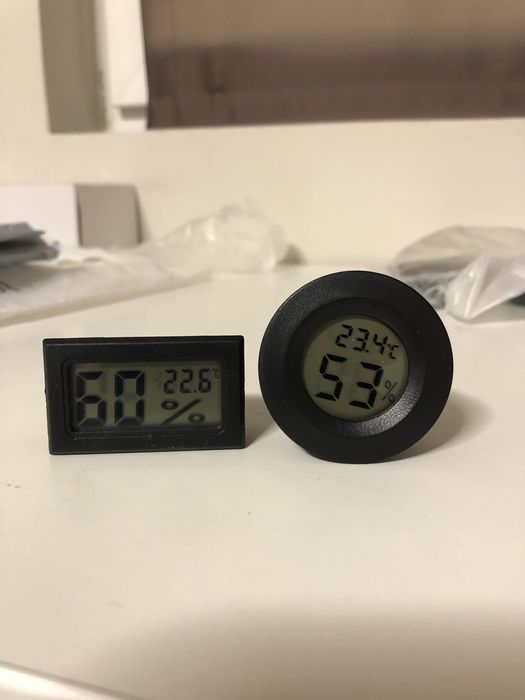 Кръгли и правоъгълни термометър-влагомер