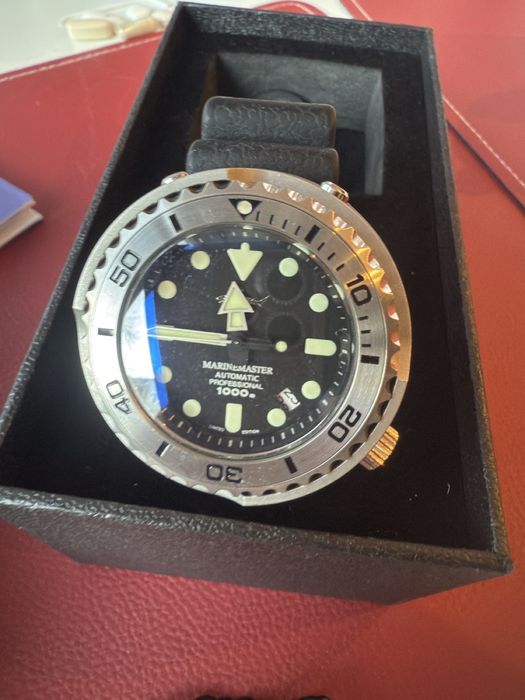 Страхотен мъжки часовник,