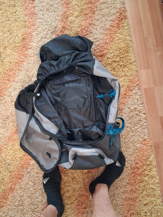 Vand rucsac drumetie Quechua ca nou