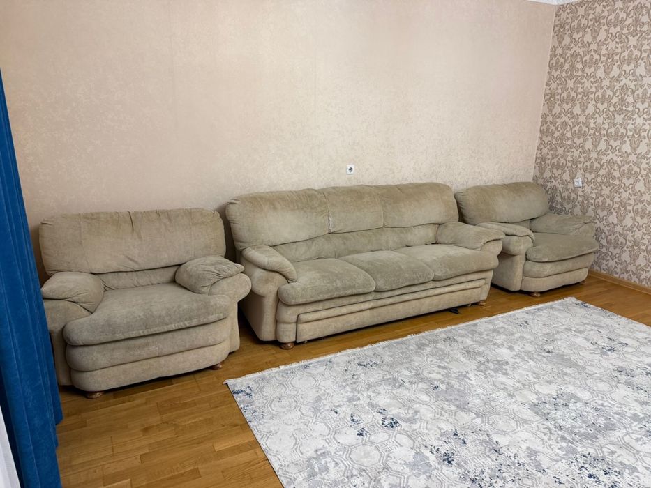 Отдам диван с креслом