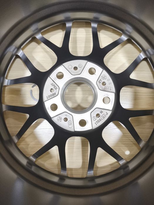 APEX ARC-8 R17 5x120 9J ET30