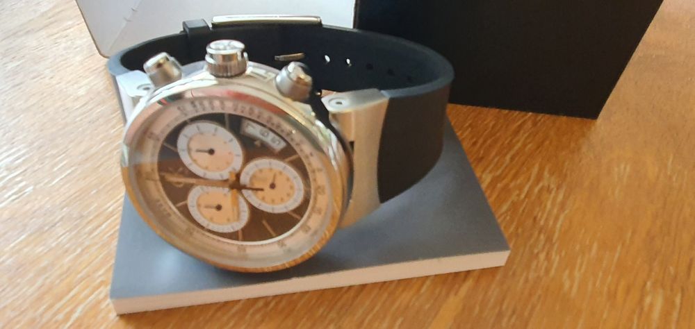 Продавам оригинален часовник Calvin Klein Chronograph