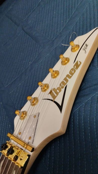 Электрогитара ibanez