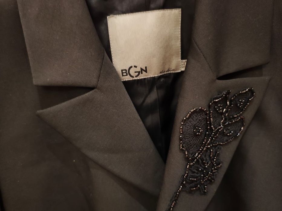 Стильный черный пиджак