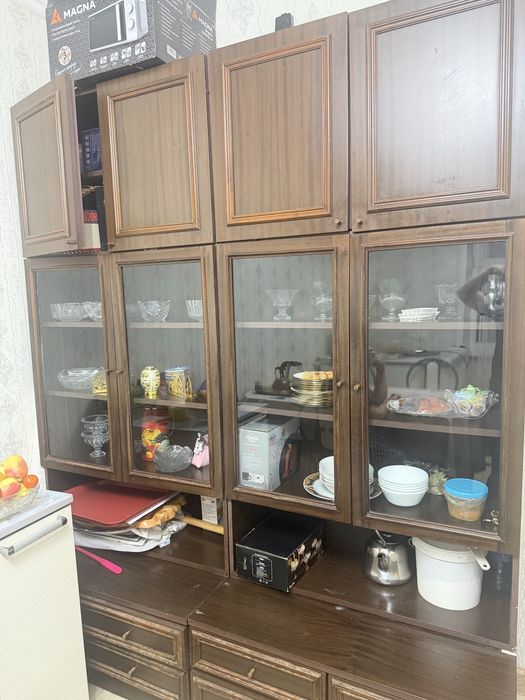 Продам сервант.