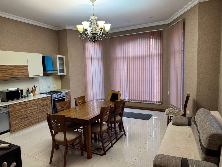 Дом на Никитина с большим двором и бассейном