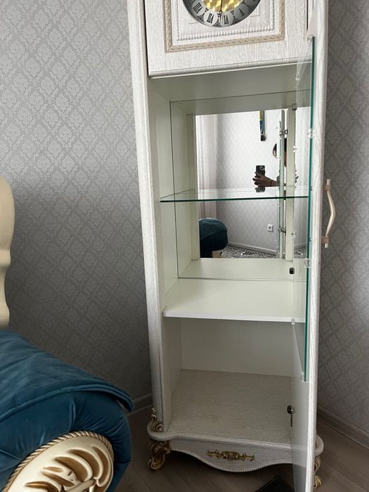 Продам шкаф с часами