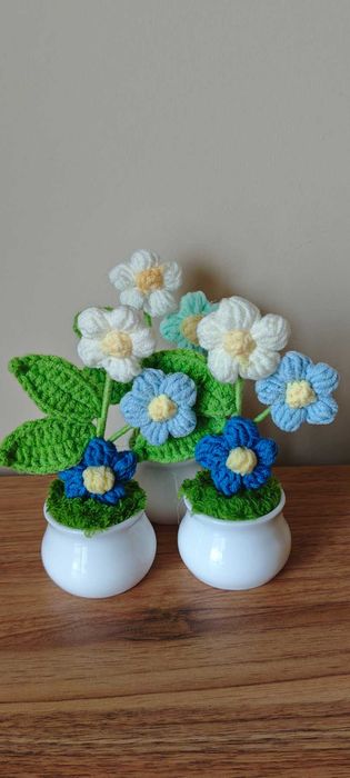 Плетени цветя в малка саксийка