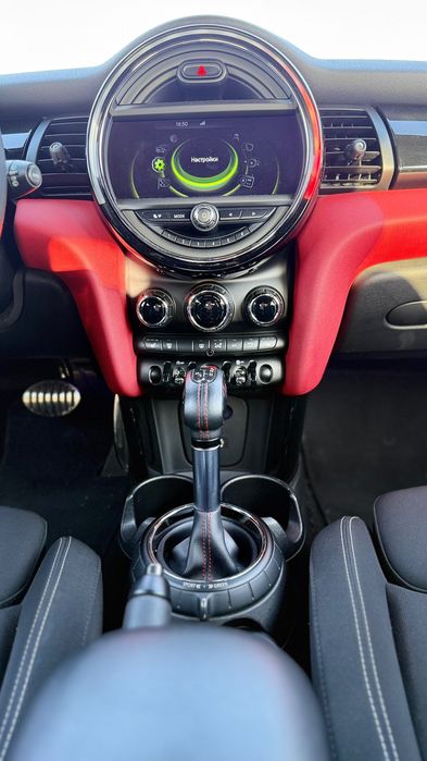 Продавам MINI Cooper SD F56