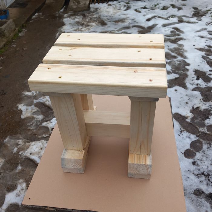 Масивен стол без облегалка