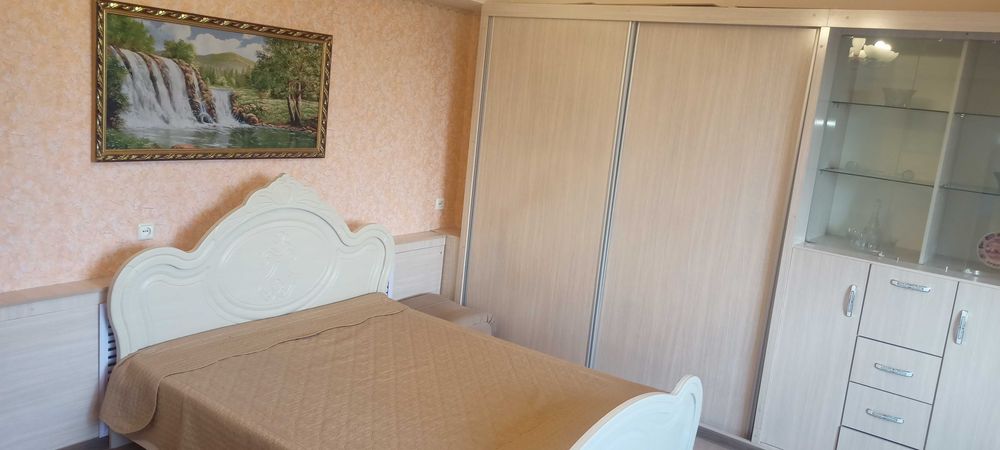 Центр! 2→1, 60м², у метро Ойбек около посольства Кореи, всё есть.