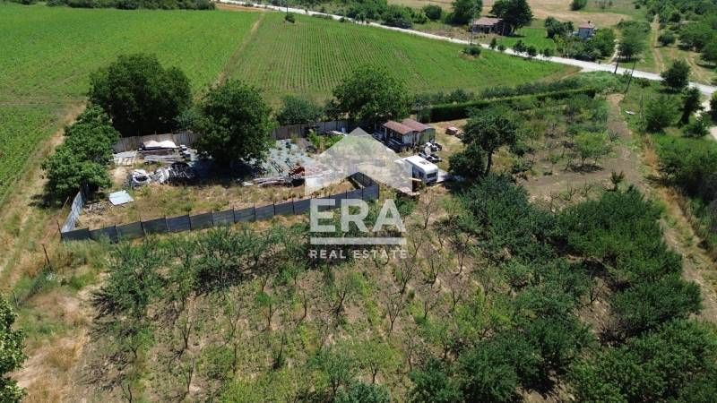 Ексклузивен, голям поземлен имот за продажба, с ток и вода, на 20 м от