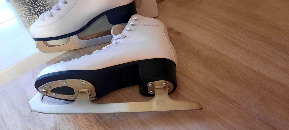 Коньки фигурные Nicole