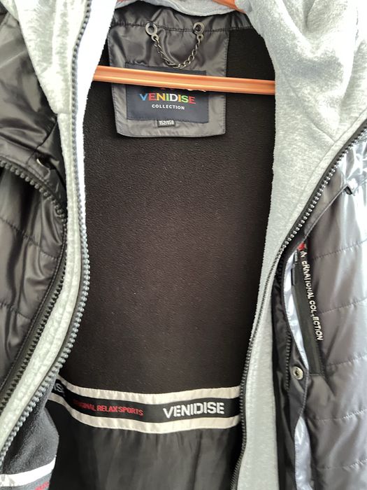 Продам  демисезонную куртку