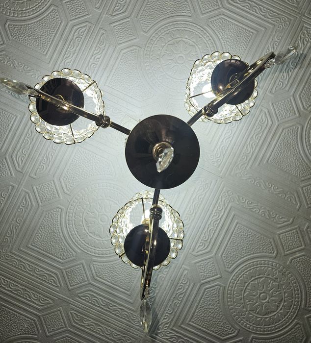 Продам люстры трехрожковую