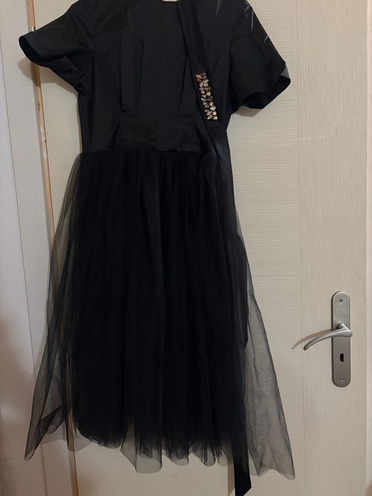 Елегантна черна рокля