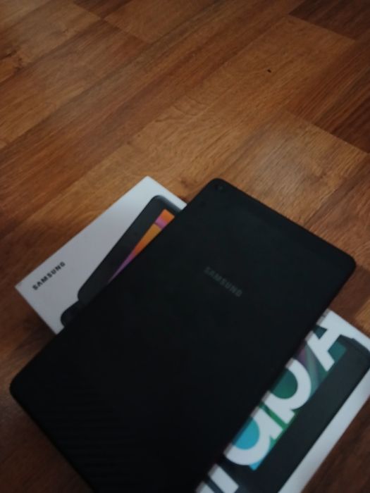 Vând tableta samsung tab A