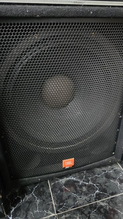 JBL! Две колони със 4-ри говорителя 15-ки и една колона с една 18-ка