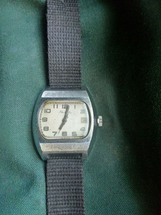 Продавам руски часовник Ракета, механичен