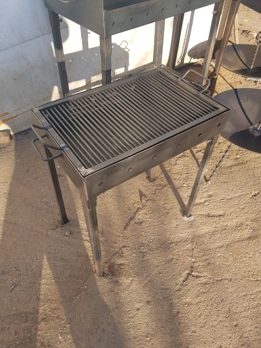 Gratar gradina picnic 60x40x10x3 cu bare rotative
