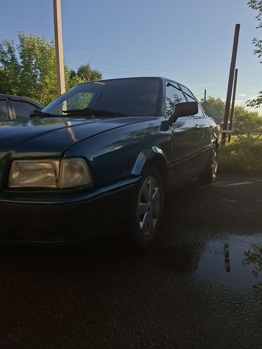Увереная Ауди 80 б4