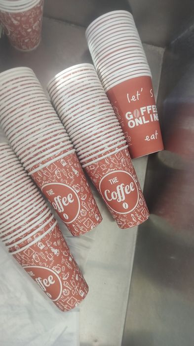 Одноразовые бумажные стаканы в ассортименте