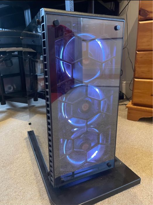 Vand pc gaming in stare excelenta