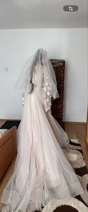 Vand rochie de mireasă marimea S /M  intr o stare execelenta.(mai multe detali in privat)