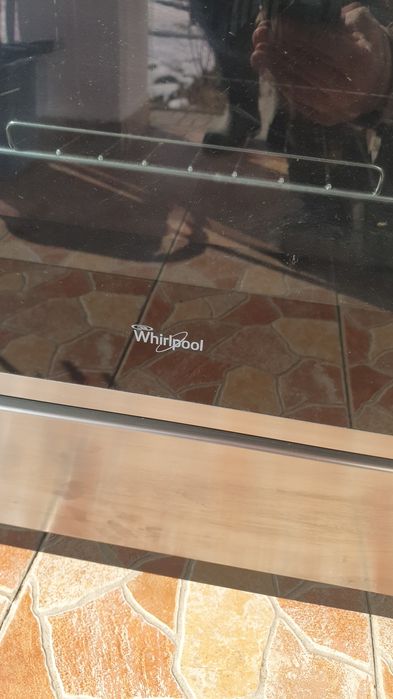 Aragaz nou Whirlpool 4 zone de gatit, Electric, Autocuratare