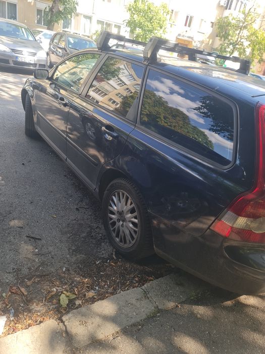 Vind mașina volvo ieftin defecta