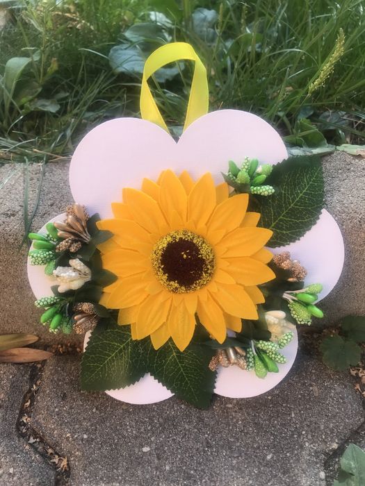 Предлагам  декорирани свещи,сапунени рози и други