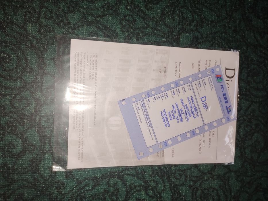 Продам кроссовки новые