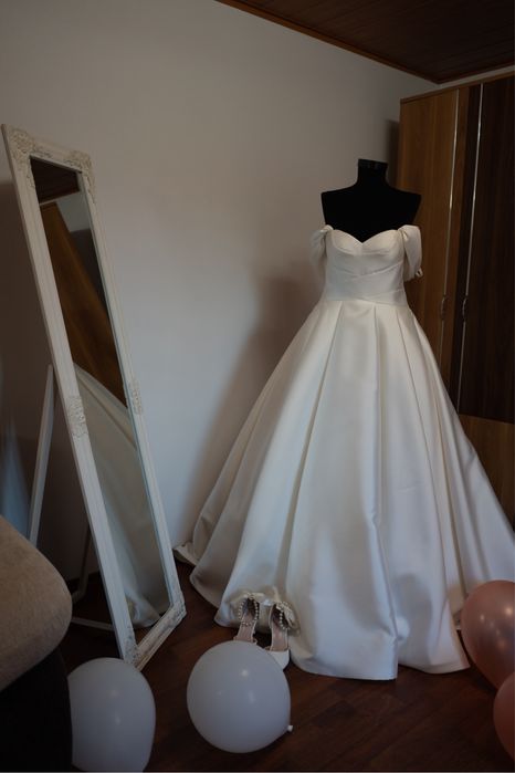 Vând rochie de mireasă
