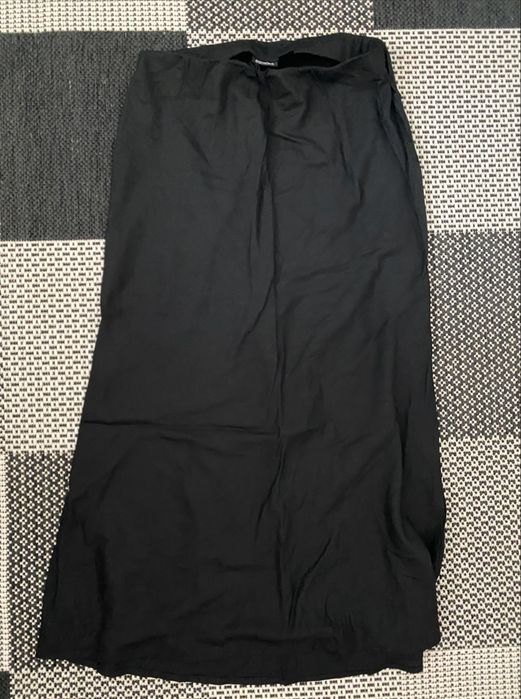Lot damă XS – fustă neagră lungă +fustă neagră scurtă (cu pantaloni scurți)+ tricou alb elegant