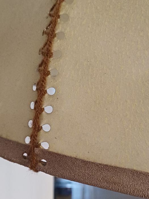 Lampadar de bronz cu abajur deosebit