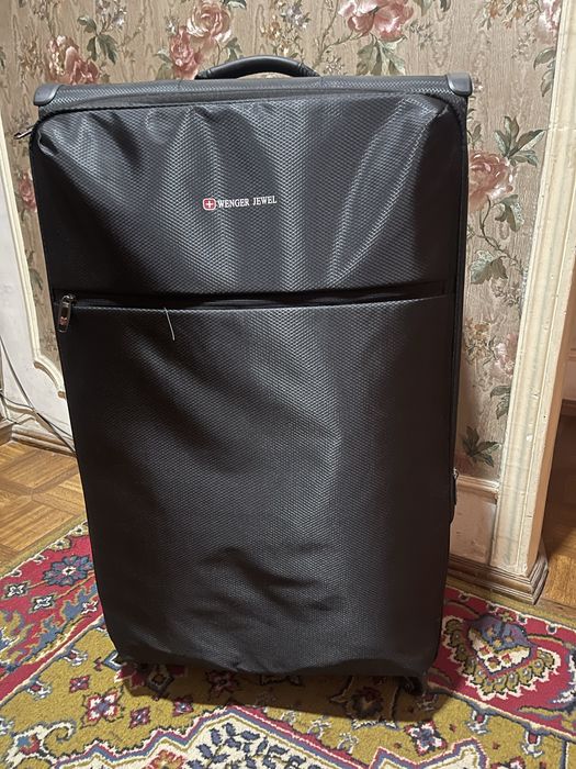 Новые чемодан отличном состоянии 50х89 Дамская сумочка 35,×23 через пл