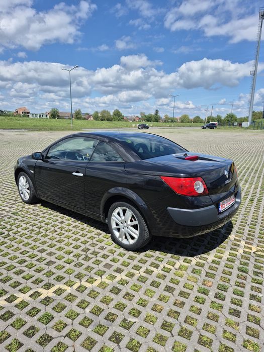 Vând sau schimb Renault Mégane II Coupé-Cabriolet decapotabilă, mașină întreținută și foarte plăcută la condus.